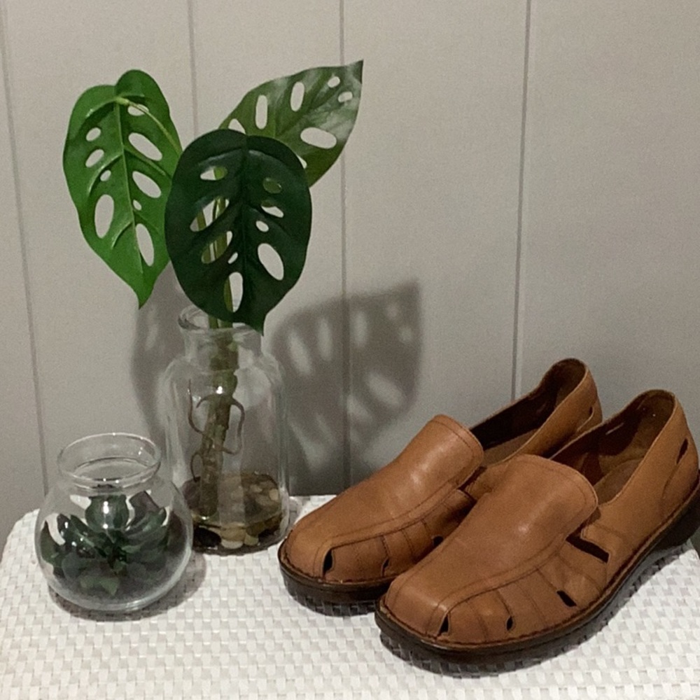 Women's shoes